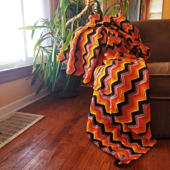 Afghan Throw -Vintage Handmade Finds - Picture 1 of 4